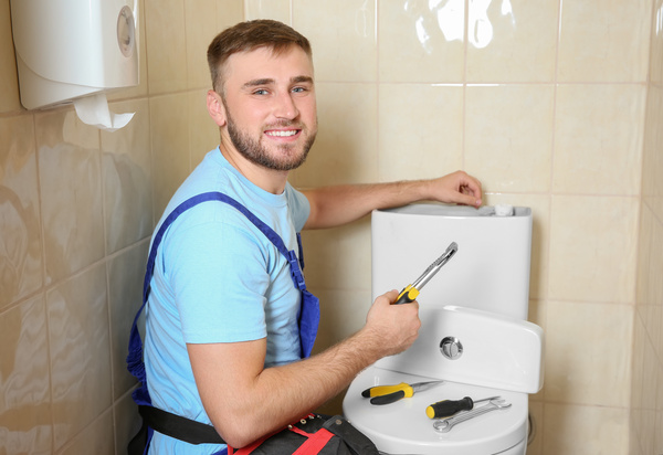 Plombier Chomedey  Comment réparer une toilette?