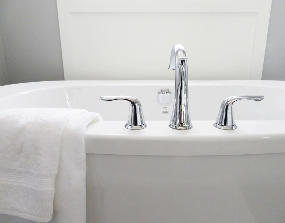 Les astuces pour réparer une fuite de baignoire