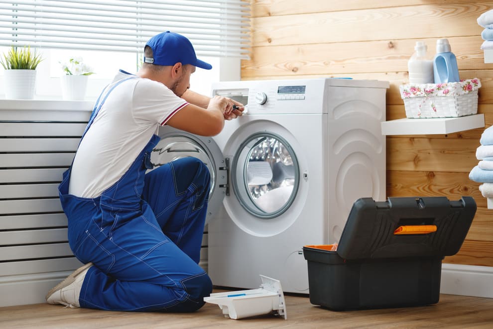 Comment remplacer ou réparer un élément de porte d'une machine à laver ?